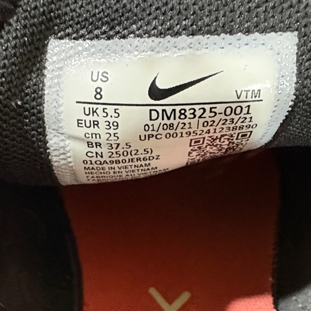 Nike Air Max 270 Black and Coral Sneakers NEW - Picture 7 of 9